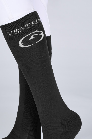 Vestrum Socks Villasimius Black, Ultra dunne sokken perfect om uw wedstrijd outfit compleet te maken.