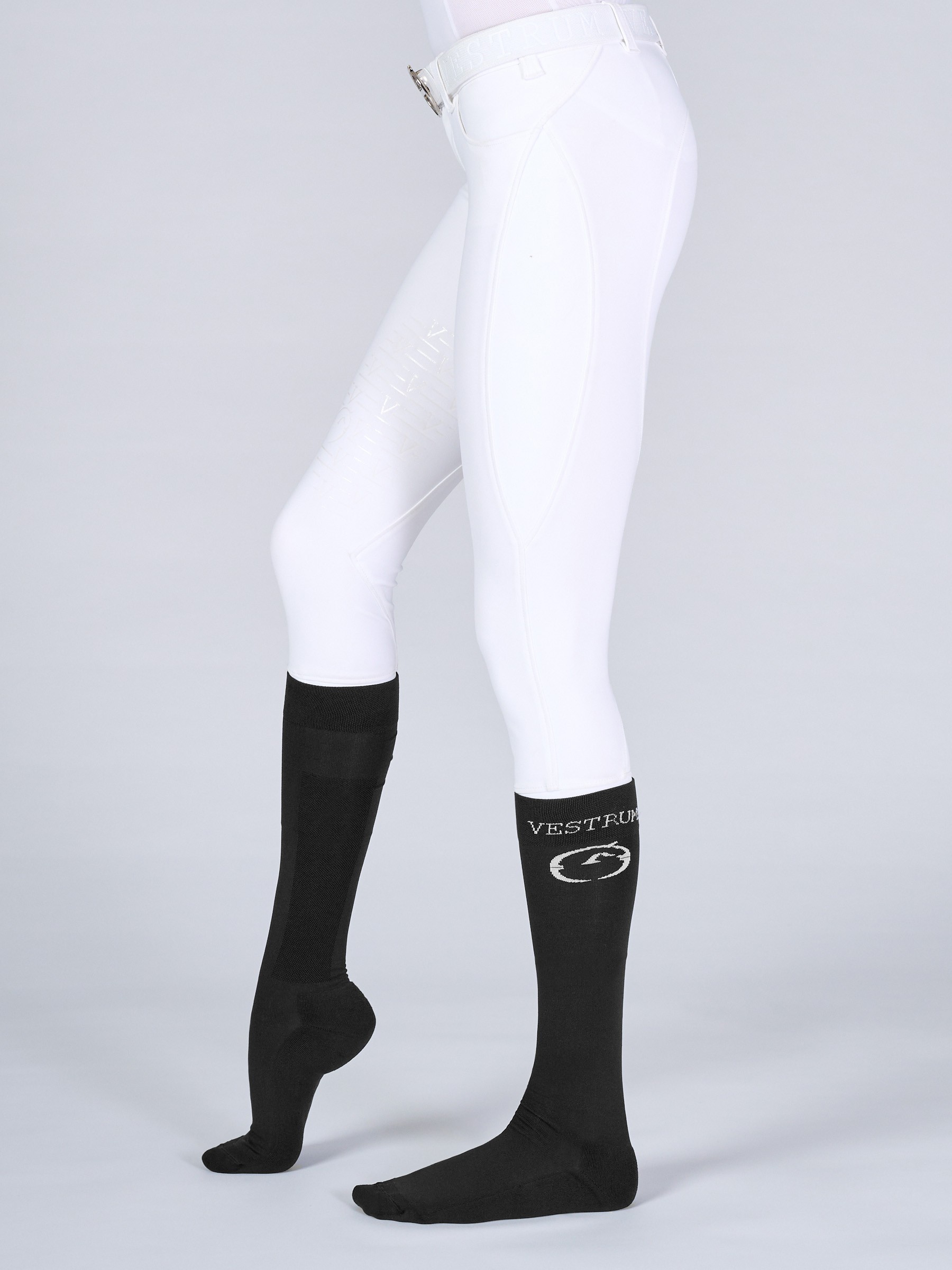 Vestrum Socks Villasimius Black, Ultra dunne sokken perfect om uw wedstrijd outfit compleet te maken.