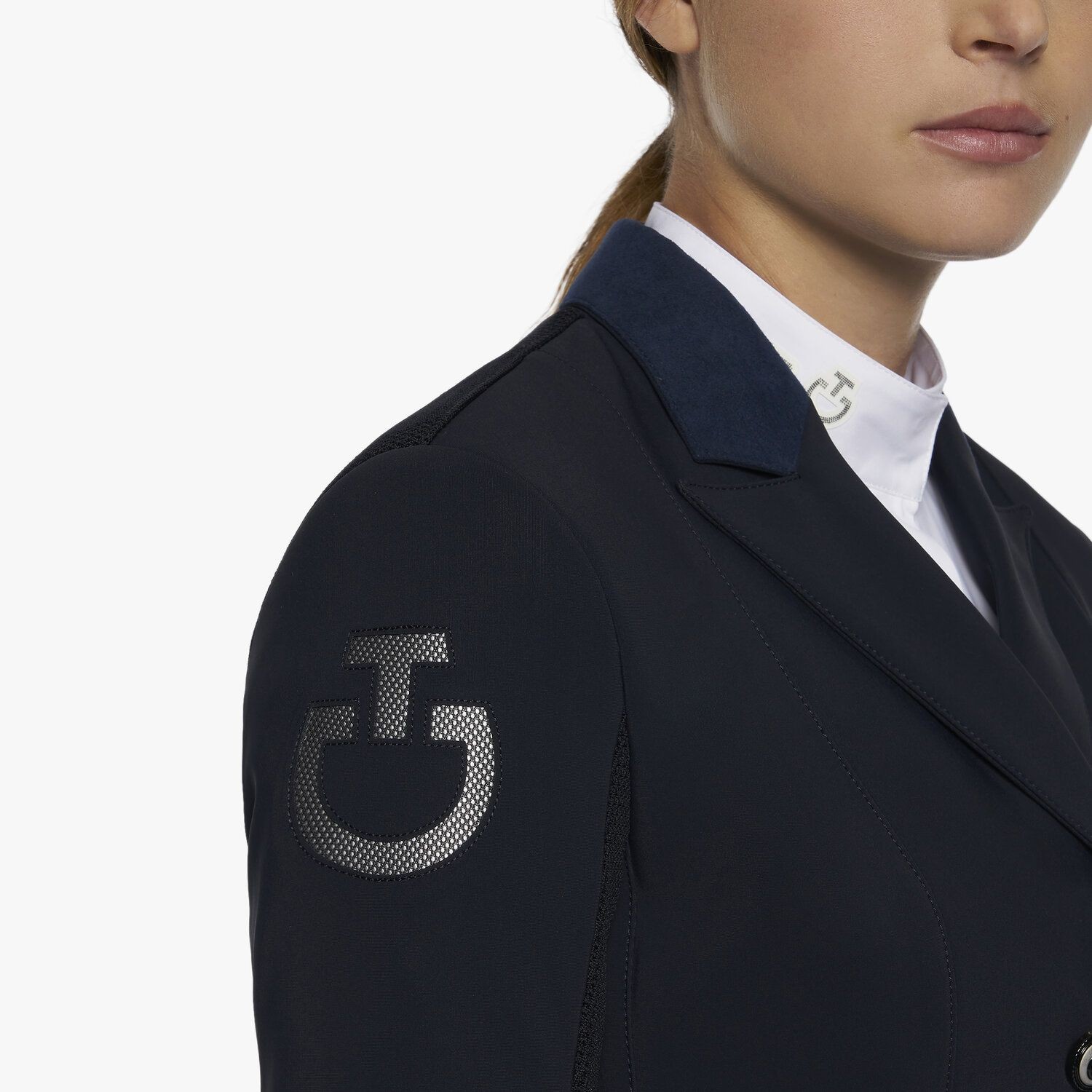 Cavalleria Toscana Tecn Knit Tailcoat Donkerblauw, ook leverbaar in zwart. Cavalleria Toscana Tecn Knit Tailcoat Donkerblauw, ook leverbaar in zwart.