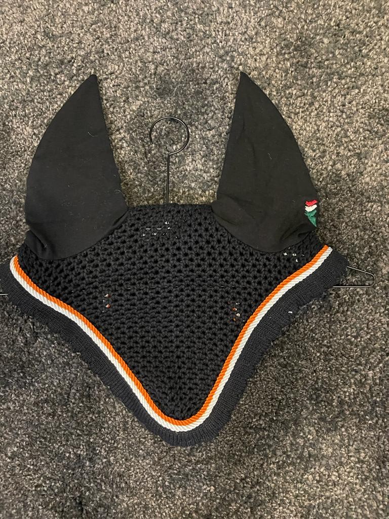 Ridershouse Equiline Soundless Ear Net, Avaible in 2 colors blue and black.