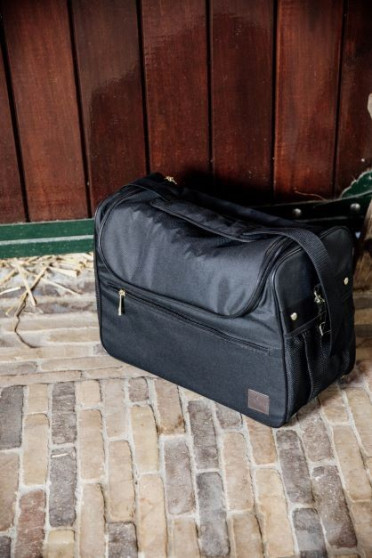 Een Zwarte Poetsset van het merk Kentucky deze tas heeft 7 borstels, leuk om Cadeau te geven. Een Zwarte Poetsset van het merk Kentucky deze tas heeft 7 borstels, leuk om Cadeau te geven.