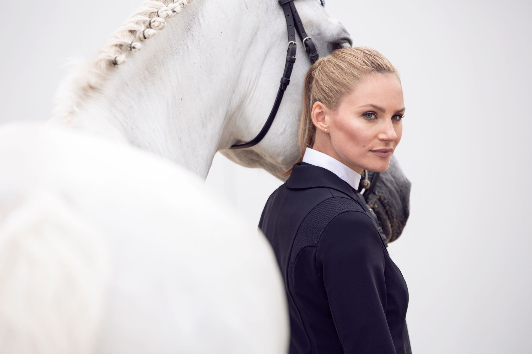 Pikeur Dames Wedstrijdjasje Isalie in de kleur zwart, ook verkrijgbaar in lengte maten Pikeur Dames Wedstrijdjasje Isalie in de kleur zwart, ook verkrijgbaar in lengte maten