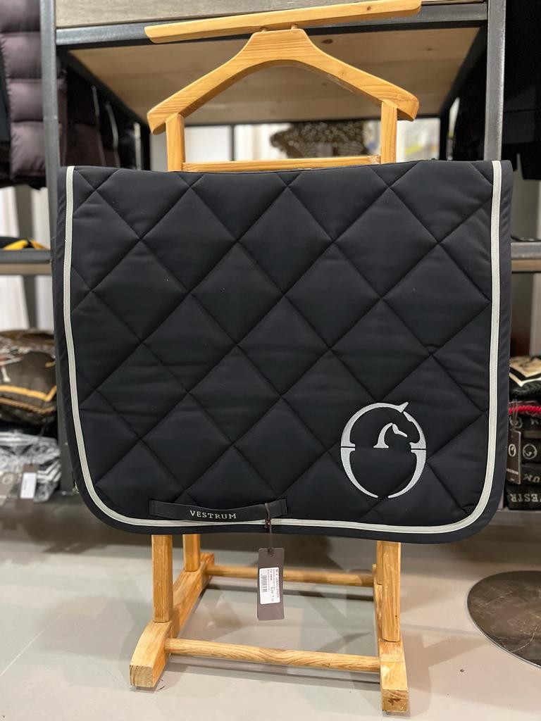Vestrum Chicago Dressuur Zadeldek Zwart | Luxe & Comfort | Bestel Nu Vestrum Chicago Dressuur Zadeldek Zwart | Luxe & Comfort | Bestel Nu
