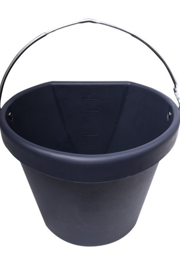 One Equestrian made a Extra Strong Bucket in the color navy, 18 Liter