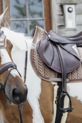 Prachtig oornetje Wellington van het merk Kentucky Horsewear. Velvet Pearls Prachtig oornetje Wellington van het merk Kentucky Horsewear. Velvet Pearls