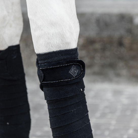 Kentucky Horsewear Polar Fleece Bandages Velvet Pearls, Leverbaar in Diverse kleuren Kentucky Horsewear Polar Fleece Bandages Velvet Pearls, Leverbaar in Diverse kleuren