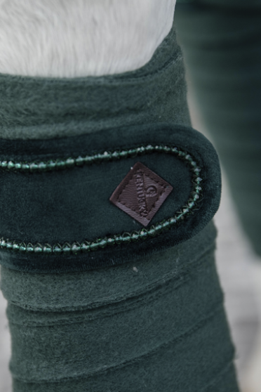 Kentucky Horsewear Polar Fleece Bandages Velvet Pearls, Leverbaar in Diverse kleuren Kentucky Horsewear Polar Fleece Bandages Velvet Pearls, Leverbaar in Diverse kleuren
