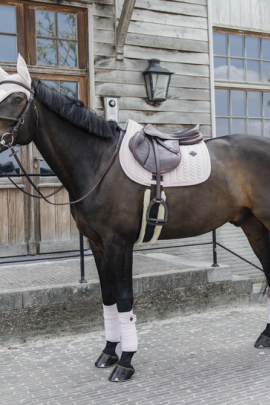 Kentucky Horsewear Polar Fleece Bandages Velvet Pearls, Leverbaar in Diverse kleuren Kentucky Horsewear Polar Fleece Bandages Velvet Pearls, Leverbaar in Diverse kleuren