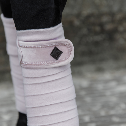 Kentucky Horsewear Polar Fleece Bandages Velvet Pearls, Leverbaar in Diverse kleuren Kentucky Horsewear Polar Fleece Bandages Velvet Pearls, Leverbaar in Diverse kleuren