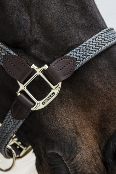 Kentucky Horsewear Nylon Gevlochten Halster grijs, leverbaar in 7 kleuren. Kentucky Horsewear Nylon Gevlochten Halster grijs, leverbaar in 7 kleuren.