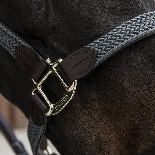 Kentucky Horsewear Nylon Gevlochten Halster grijs, leverbaar in 7 kleuren. Kentucky Horsewear Nylon Gevlochten Halster grijs, leverbaar in 7 kleuren.