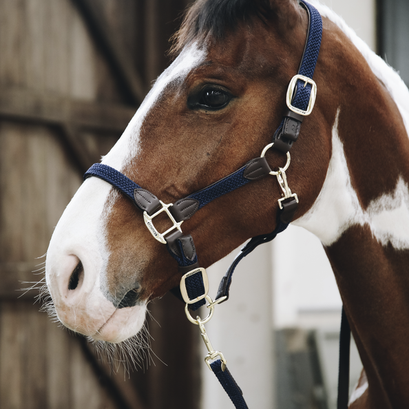 Kentucky Horsewear Gevlochten Nylon Halsterlijn Donkerblauw Kentucky Horsewear Gevlochten Nylon Halsterlijn Donkerblauw