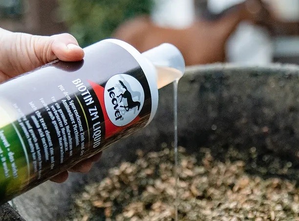 Ridershouse - Leovet, Biotine Liquid for healty Horn for your horse. 1 Liter
