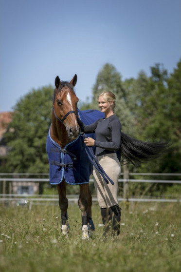 Ridershouse: Riding World Fleece Deken - Blauw - Gewicht van 240g/m2 Ridershouse: Riding World Fleece Deken - Blauw - Gewicht van 240g/m2