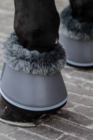 De lederen springschoenen met wol bieden een uitstekende schok absorptie en maximale bescherming. De lederen springschoenen met wol bieden een uitstekende schok absorptie en maximale bescherming.