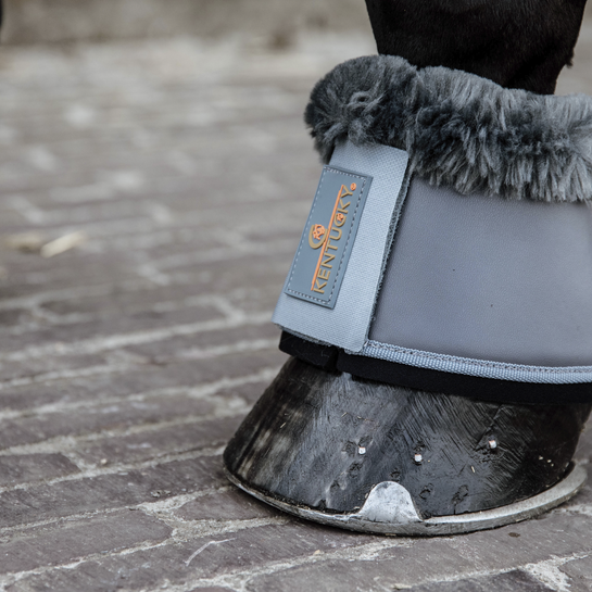 De lederen springschoenen met wol bieden een uitstekende schok absorptie en maximale bescherming. De lederen springschoenen met wol bieden een uitstekende schok absorptie en maximale bescherming.