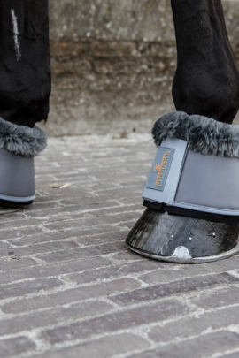 De lederen springschoenen met wol bieden een uitstekende schok absorptie en maximale bescherming. De lederen springschoenen met wol bieden een uitstekende schok absorptie en maximale bescherming.