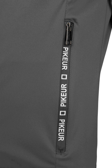 Pikeur Fyn Heren Jas Donkerblauw Waterdicht, Perfect om over je wedstrijdoutfit te dragen Pikeur Fyn Heren Jas Donkerblauw Waterdicht, Perfect om over je wedstrijdoutfit te dragen