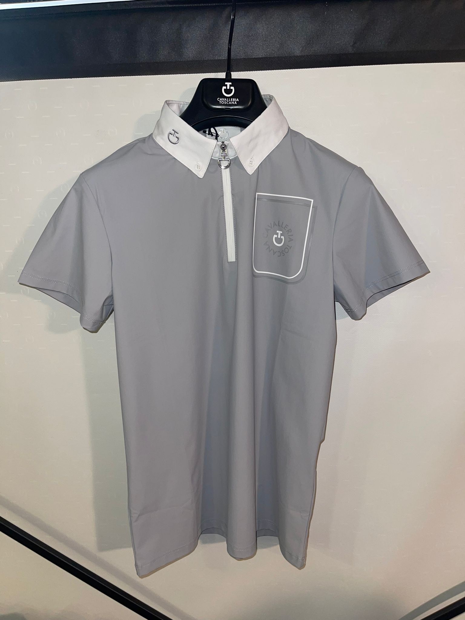 CT Boys Orbit Pocket Print Jersey S/S Competition Polo - Grijs CT Boys Orbit Pocket Print Jersey S/S Competition Polo - Grijs
