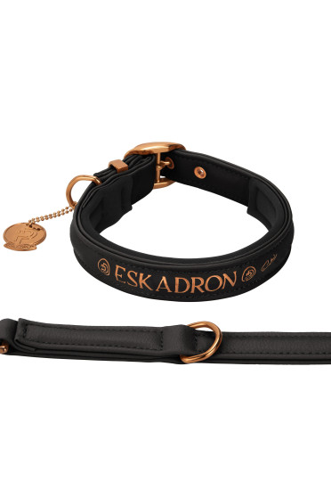 Eskadron Hondenhalsband Met Lijn Faux Leather, in 2 kleuren Zwart en Cognac Eskadron Hondenhalsband Met Lijn Faux Leather, in 2 kleuren Zwart en Cognac