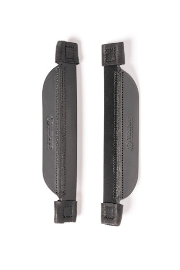 Trust Equestrian Blinkers, leverbaar in de kleuren bruin en zwart.