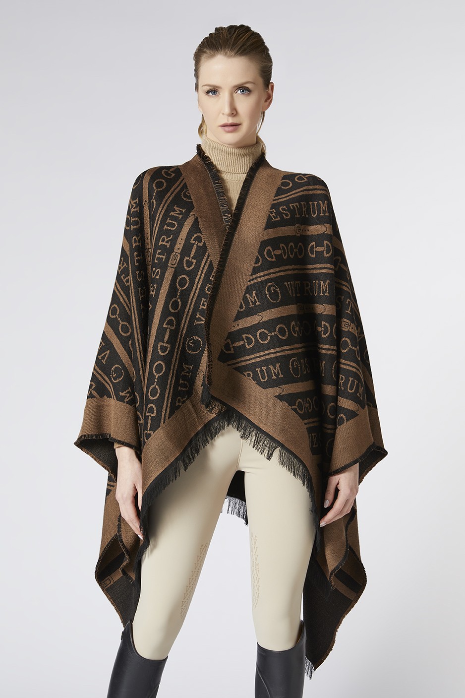 Vestrum Pedraces Cape Honing-Zwart, een must have voor uw gaderobe kast.