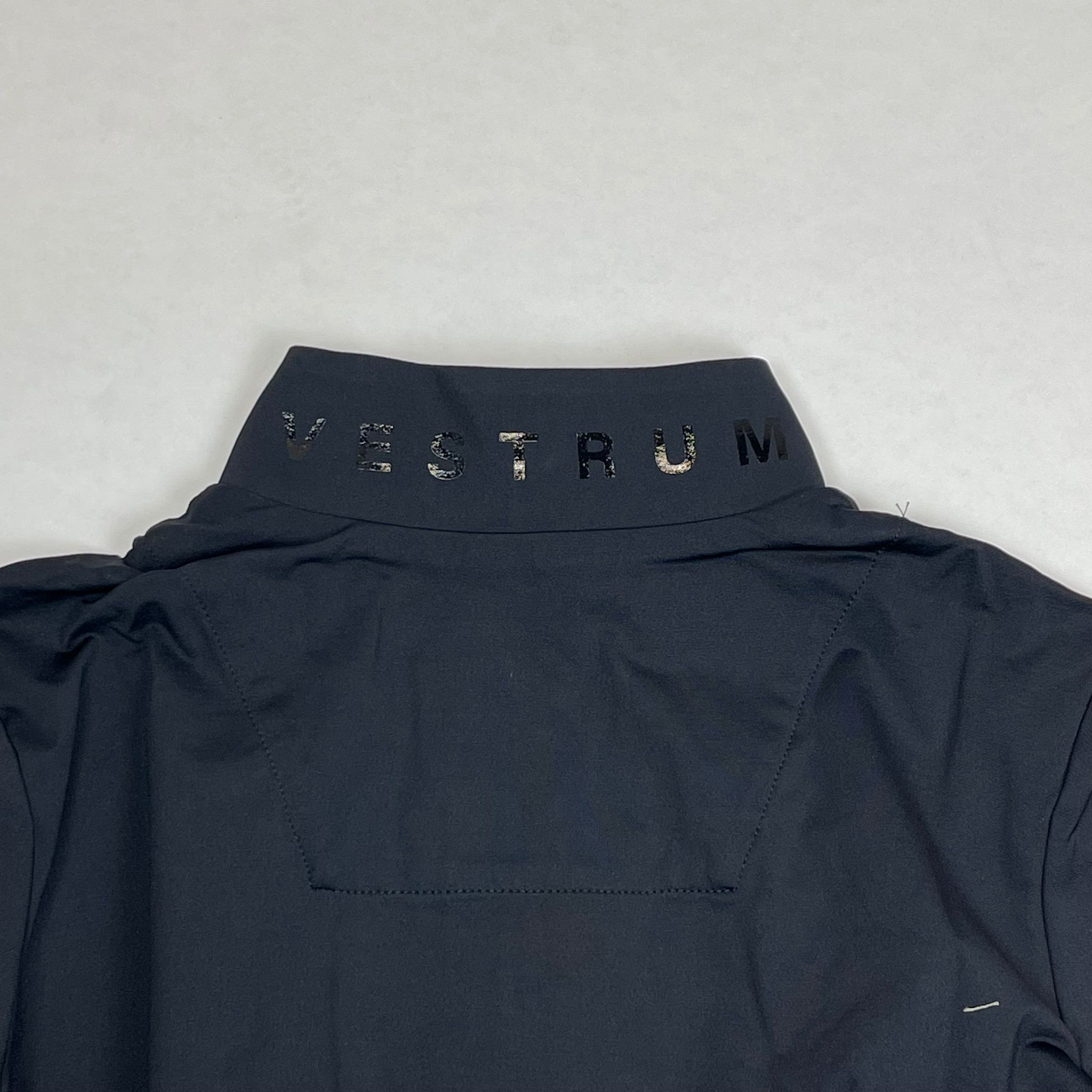 Ridershouse: Vestrum Novacella Technisch Shirt Training Top - Zwart Ridershouse: Vestrum Novacella Technisch Shirt Training Top - Zwart