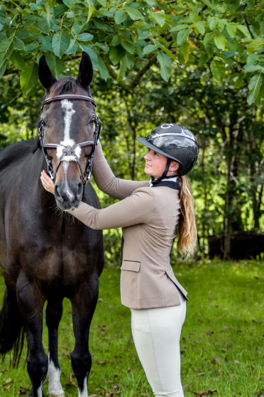 Cavalleria Toscana Starlady R-EVO Carbon Glanzend, met een grote klep Cavalleria Toscana Starlady R-EVO Carbon Glanzend, met een grote klep