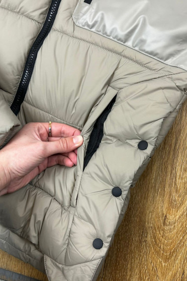 Ridershouse: RG Italy - Women's Padded Hooded Jacket in the color beige Ridershouse: RG Italy - Women's Padded Hooded Jacket in the color beige