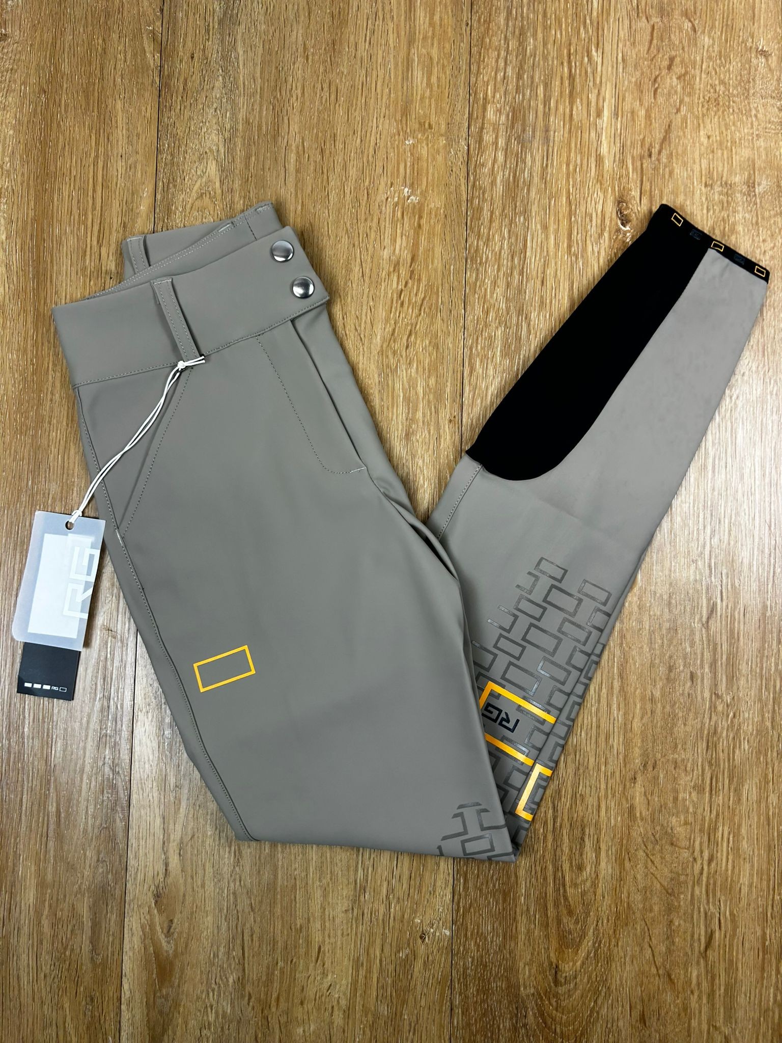 Ridershouse: RG Damesrijbroek high waist Knie Grip - in de kleur Beige Ridershouse: RG Damesrijbroek high waist Knie Grip - in de kleur Beige