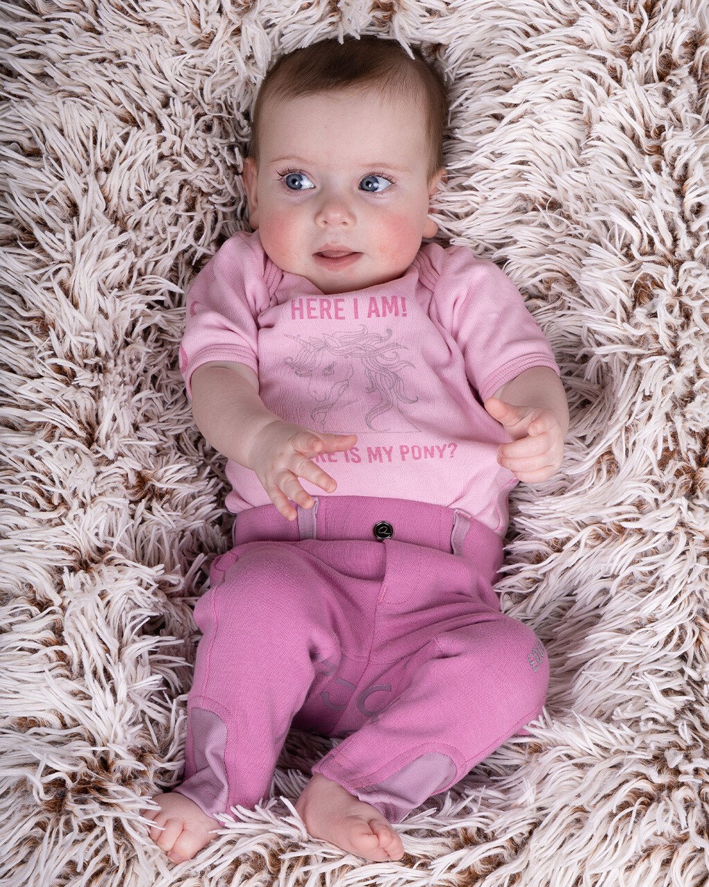 Qhp Baby Romper Bobby Roze - By Ridershouse.com leverbaar in 3 kleuren Qhp Baby Romper Bobby Roze - By Ridershouse.com leverbaar in 3 kleuren