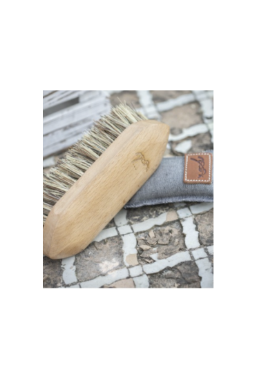 Penelope Body Brush Middle Short Dandy , perfect to clean your horse Penelope Body Brush Middle Short Dandy , perfect to clean your horse
