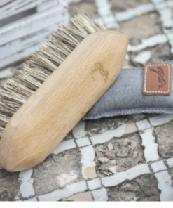 Penelope Body Brush Middle Short Dandy , perfect to clean your horse Penelope Body Brush Middle Short Dandy , perfect to clean your horse
