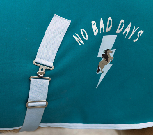 Ridershouse: QHP Fleece Deken Thunderbolt - in de kleur Deep Lagoon Ridershouse: QHP Fleece Deken Thunderbolt - in de kleur Deep Lagoon