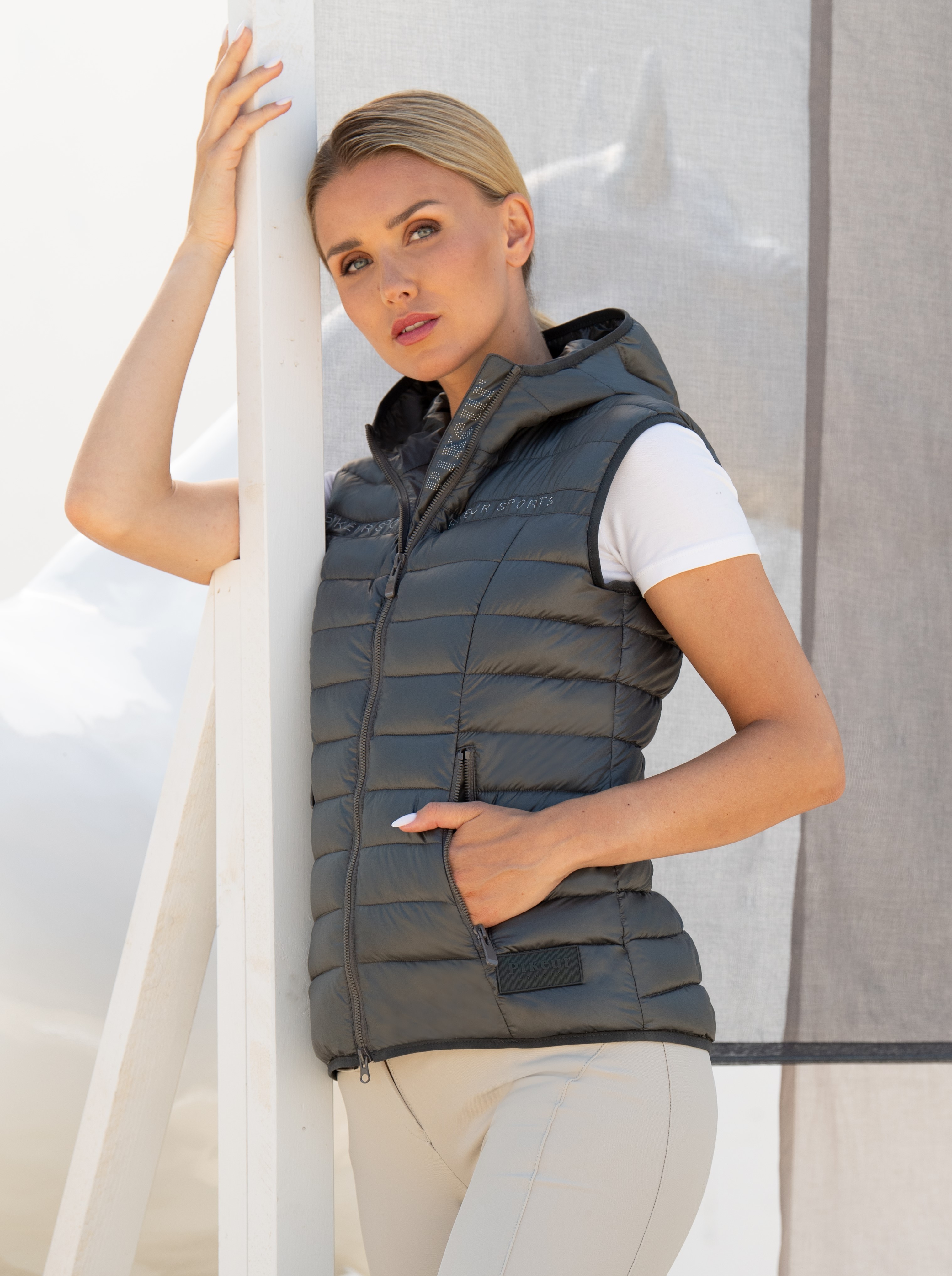 Ridershouse: Pikeur Dames Quilt Bodywarmer "Sports" - in de kleur grijs