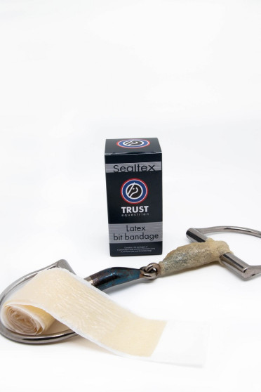 Ridershouse: Trust Sealtex Latex Self Sealing Bit Bandage - geeft een zachter gevoel in de paardenmond Ridershouse: Trust Sealtex Latex Self Sealing Bit Bandage - geeft een zachter gevoel in de paardenmond