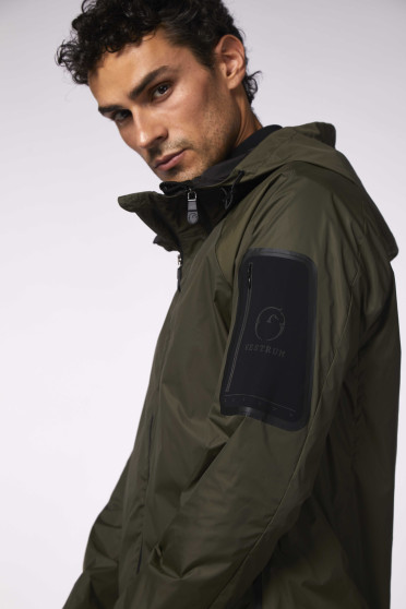 Vestrum Men's Samo Jacket - in de kleur Olive Gold - by Ridershouse.com Vestrum Men's Samo Jacket - in de kleur Olive Gold - by Ridershouse.com
