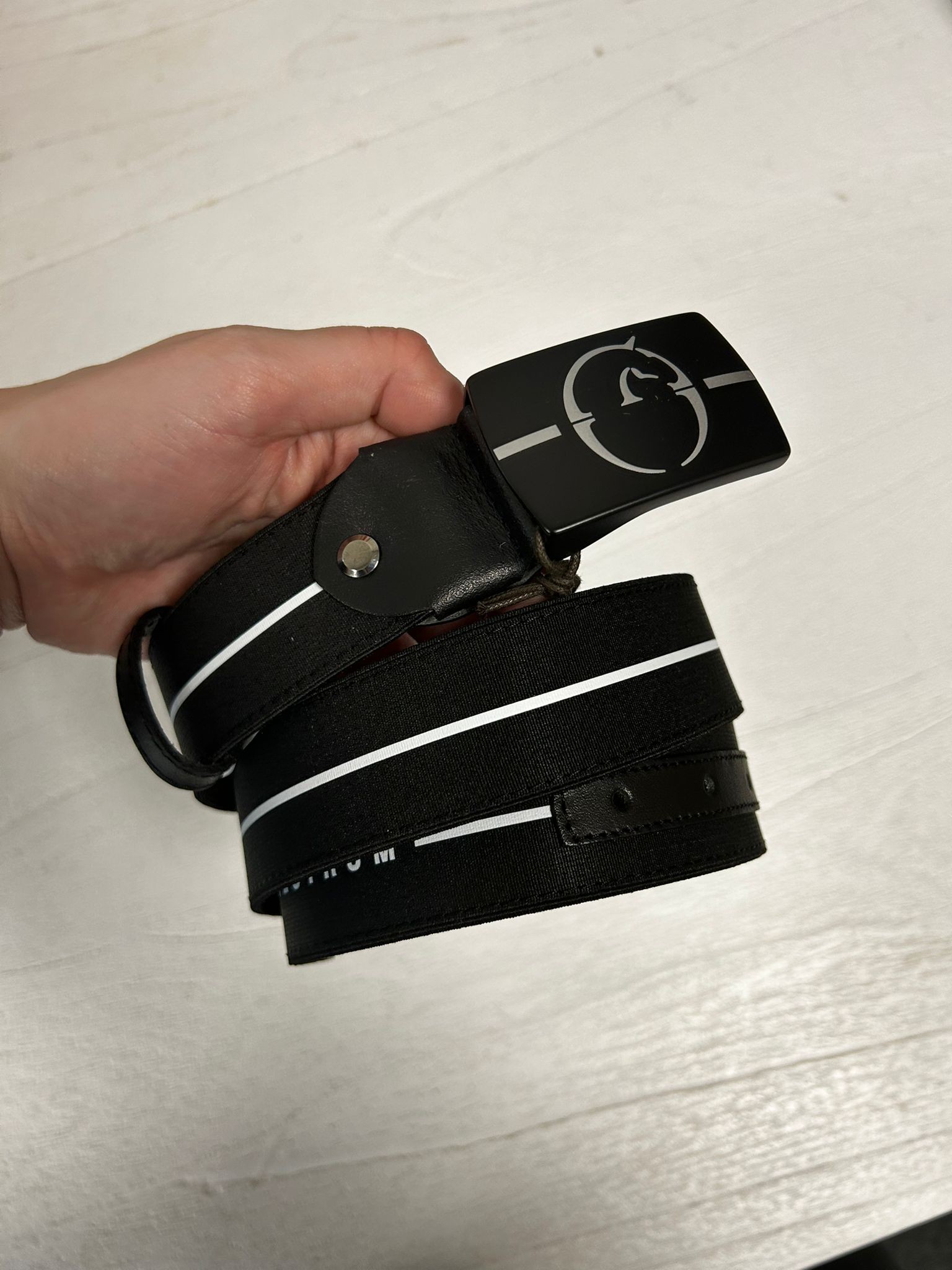 Ridershouse: Vestrum Denno Riem - in de zomerkleuren Black / Black