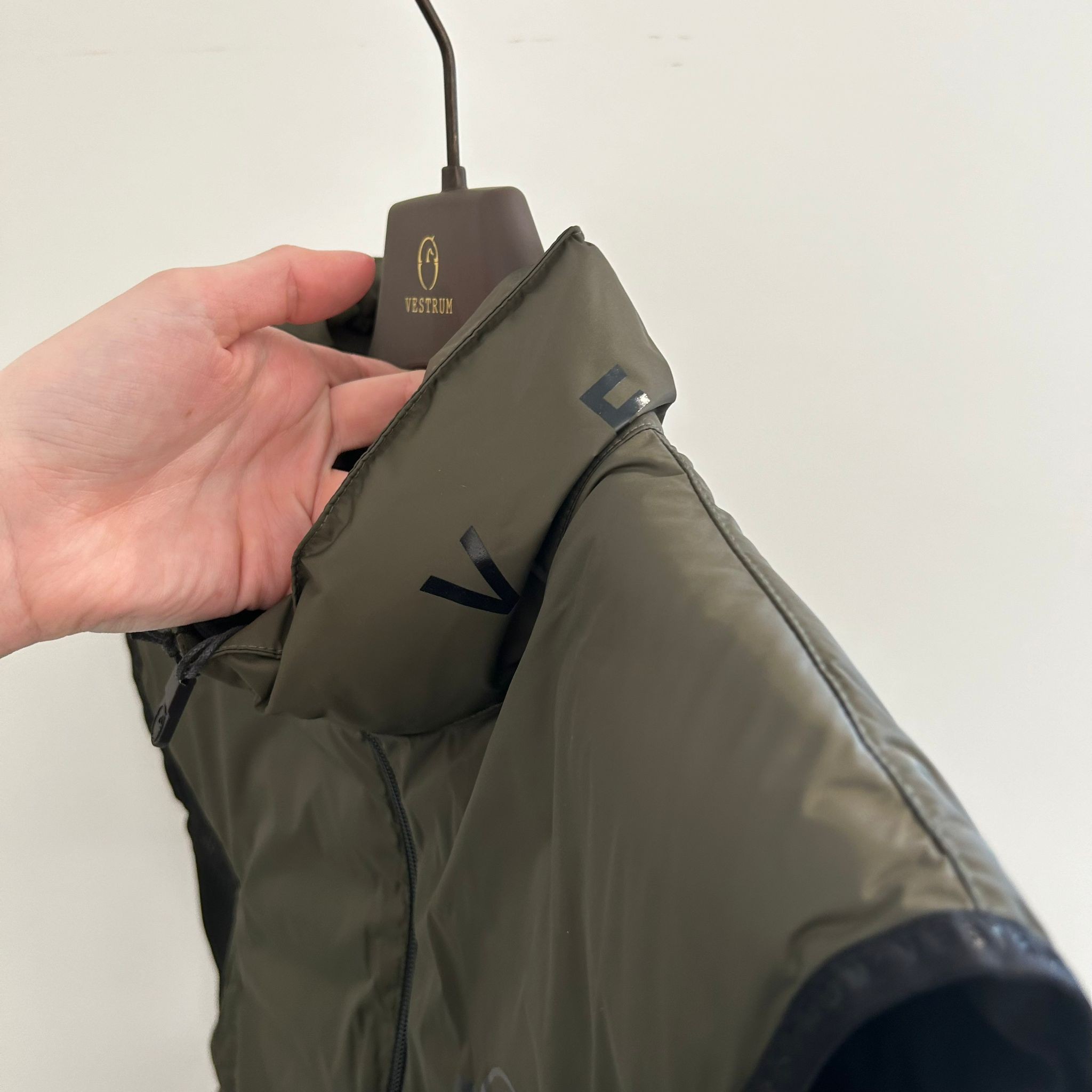 Ridershouse: Vestrum Heren Bodywarmer Fuerteventura Vest - Olive Gold Ridershouse: Vestrum Heren Bodywarmer Fuerteventura Vest - Olive Gold