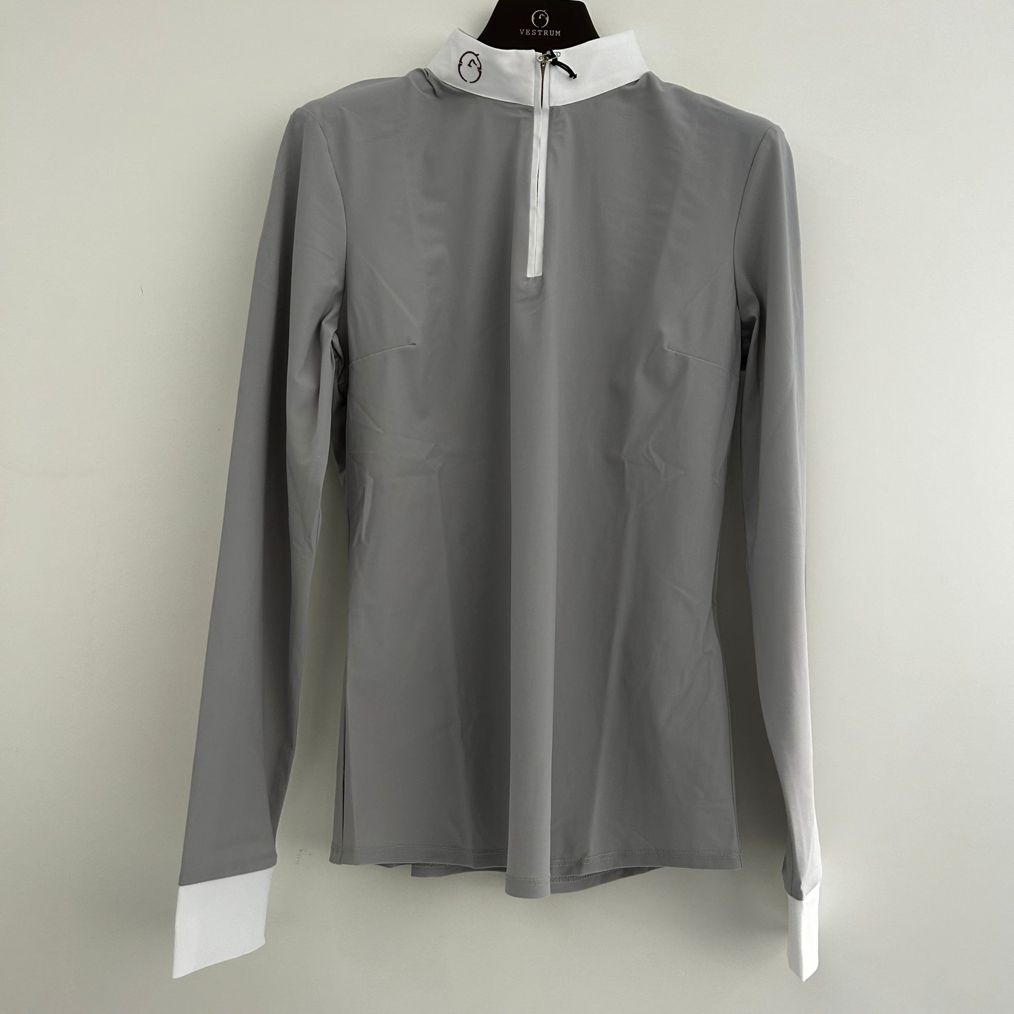 Vestrum Dames Shirt L/S Mahon in de kleur lichtgrijs - Ridershouse.com Vestrum Dames Shirt L/S Mahon in de kleur lichtgrijs - Ridershouse.com