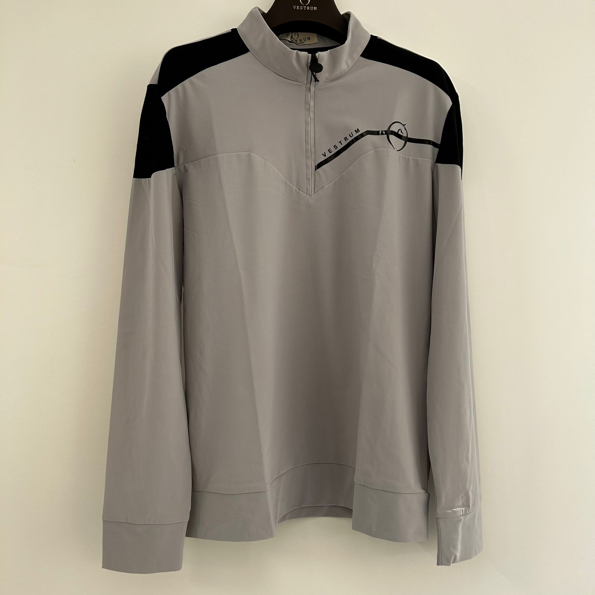 Ridershouse: Vestrum Heren Skiatos L/S Training Shirt - in lichtgrijze kleur Ridershouse: Vestrum Heren Skiatos L/S Training Shirt - in lichtgrijze kleur