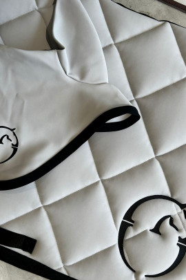 Vestrum Set LA Spring Zadeldek En Alassio Bordo Nero Oornetje - Pearl Grey Vestrum Set LA Spring Zadeldek En Alassio Bordo Nero Oornetje - Pearl Grey