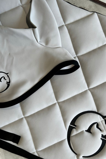 Vestrum Set LA Spring Zadeldek En Alassio Bordo Nero Oornetje - Pearl Grey Vestrum Set LA Spring Zadeldek En Alassio Bordo Nero Oornetje - Pearl Grey