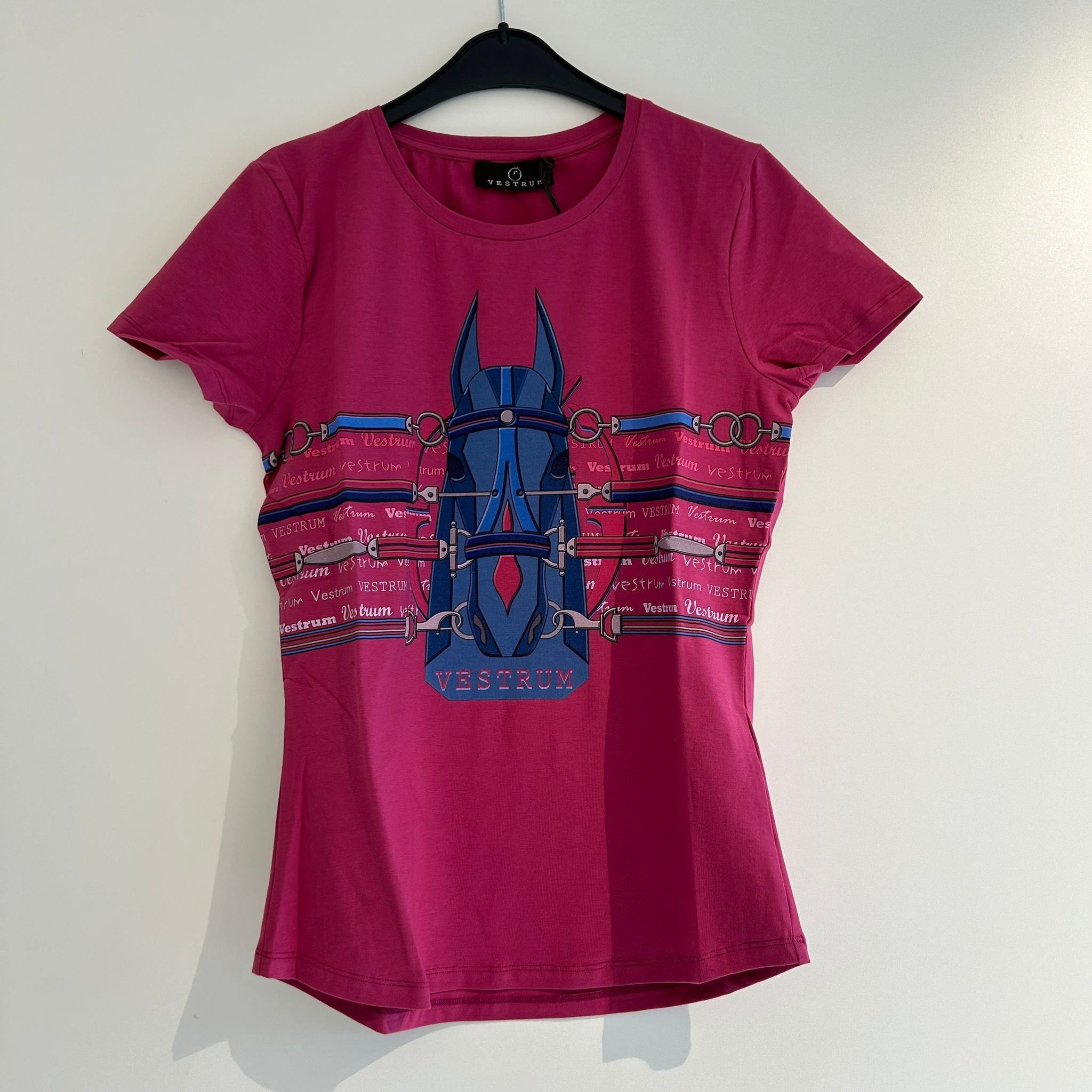 Vestrum Dames Santorini S/S T-Shirt - Cyclamen SS 24 - Ridershouse.com Vestrum Dames Santorini S/S T-Shirt - Cyclamen SS 24 - Ridershouse.com