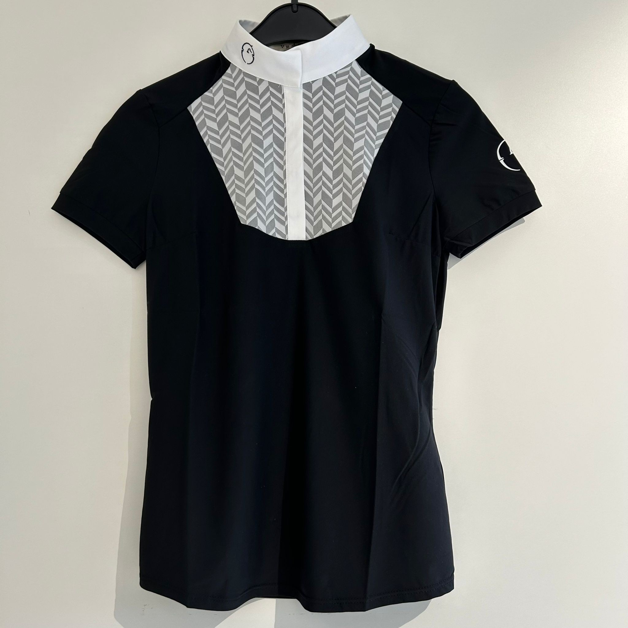 Vestrum Dames Skye S/S Wedstrijdshirt - kleur zwart - Ridershouse.com Vestrum Dames Skye S/S Wedstrijdshirt - kleur zwart - Ridershouse.com