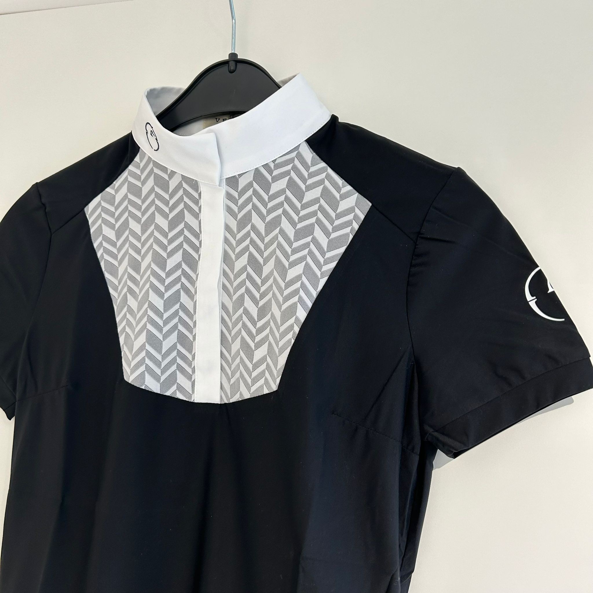 Vestrum Dames Skye S/S Wedstrijdshirt - kleur zwart - Ridershouse.com Vestrum Dames Skye S/S Wedstrijdshirt - kleur zwart - Ridershouse.com