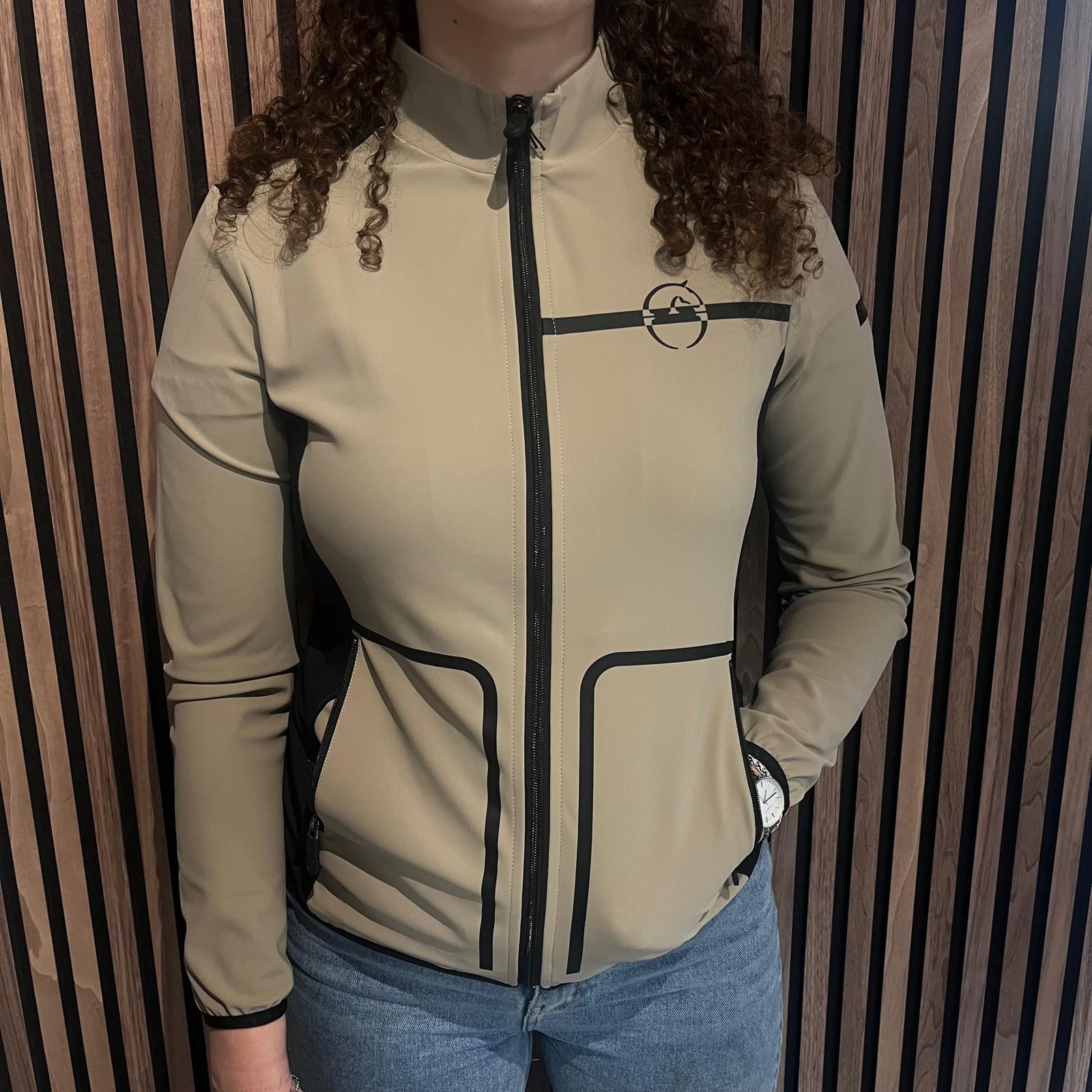 Vestrum Dames Softshell Jas Kume - Light Beige SS2024 - Ridershouse.com Vestrum Dames Softshell Jas Kume - Light Beige SS2024 - Ridershouse.com