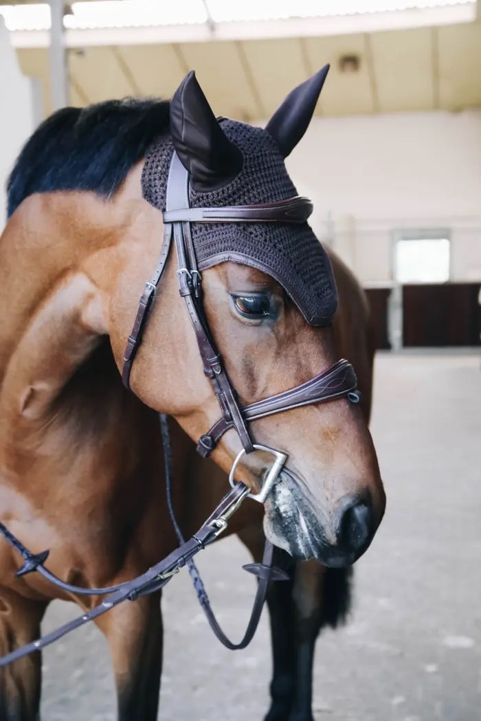 Kentucky Horsewear mutsje afgewerkt met een leren rand. Kentucky Horsewear mutsje afgewerkt met een leren rand.
