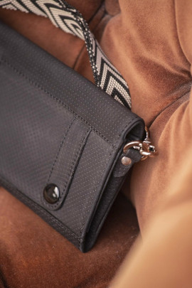 Penelope Leprevost Performance phone pocket black | Shop now Penelope Leprevost Performance phone pocket black | Shop now