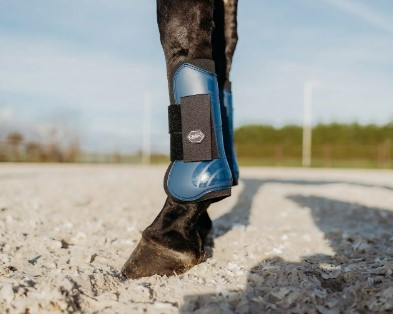 QHP Peesbeschermers Navy Full - schokdempend, anatomisch en stevig QHP Peesbeschermers Navy Full - schokdempend, anatomisch en stevig